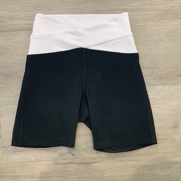 Beach Riot Cora Biker Short - Picture 5 of 6